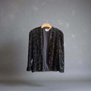 Black vintage blazer Embroidered Jacket in great condition!